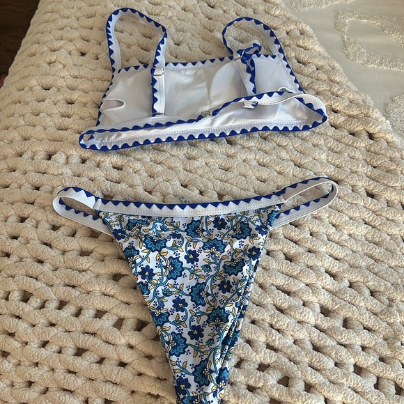 Bikini! - Picture 2 of 4
